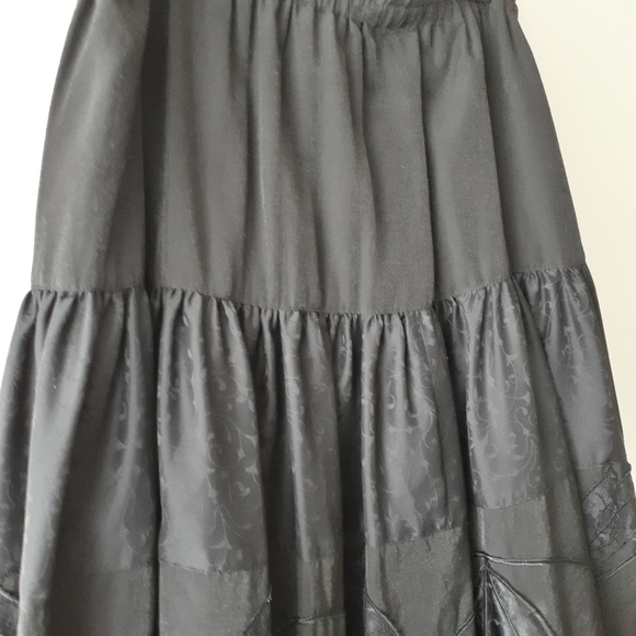 Tristan & Iseut black long skirt - Picture 6 of 9